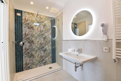 Superior Double Room, 1 Bedroom, Balcony, Hill View | Bathroom | Shower, free toiletries, hair dryer, slippers