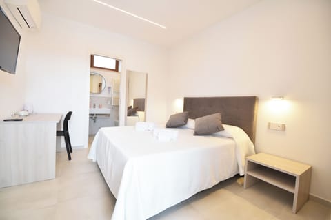 Premium bedding, memory foam beds, individually furnished, desk