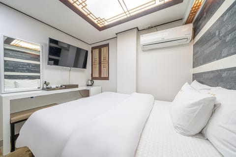 Standard Double Room | Soundproofing, free WiFi