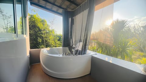 Deep soaking bathtub