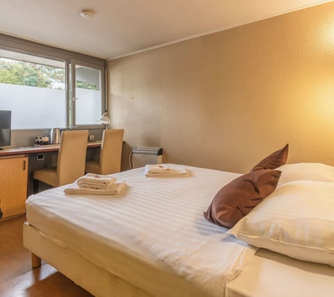 Superior Room Double with daily cleaning | Cribs/infant beds, free wired internet, bed sheets