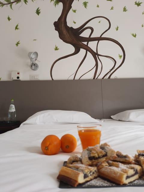 Deluxe Double or Twin Room | Desk, laptop workspace, soundproofing, free WiFi