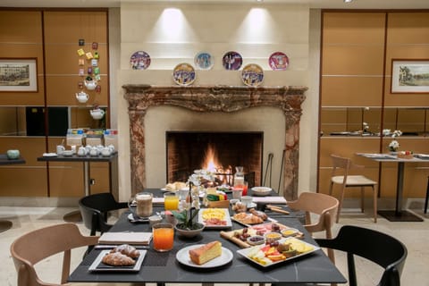 Daily buffet breakfast for a fee