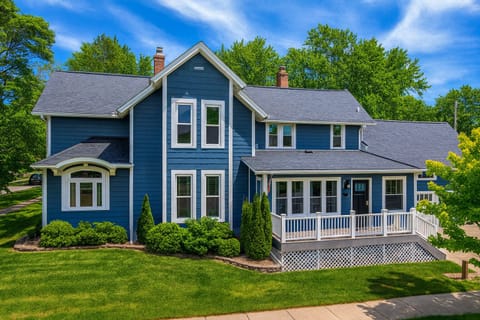 Beautiful, BIG BLUE home perfect for family & friends getaways