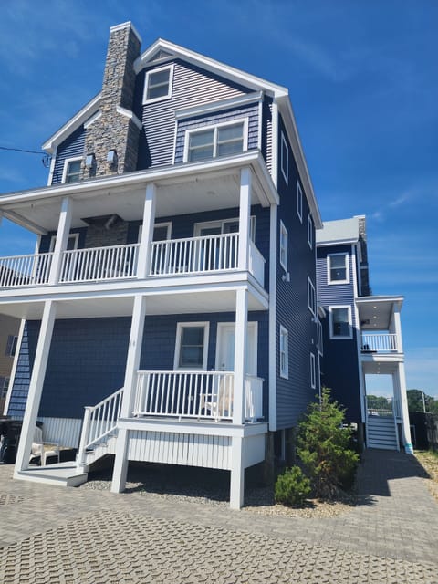 A view from the front. You'll have the entire house in the back. 