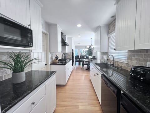 House, Multiple Beds, Pool Access, Pool View (Destination #25) | Private kitchen | Electric kettle