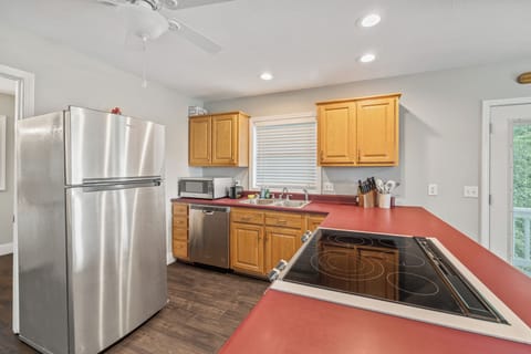 Electric stove, oven, stainless steel fridge/freezer & fully stocked kitchen