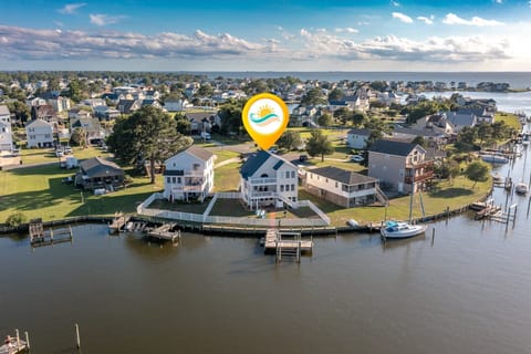 Enjoy your stay right on the canal, just minutes from both the ocean and the sound!