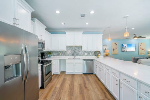 Tangled in Blue - Crystal Beach - Kitchen