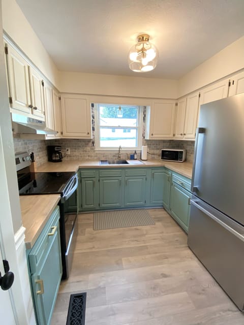 Full & Equipped Kitchen