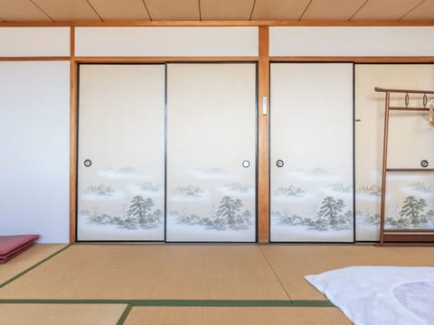 Traditional Triple Room, Non Smoking, Shared Bathroom | WiFi (free)