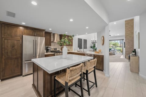 Newly Remodeled Kitchen with Quartz Counters & High-End Appliances