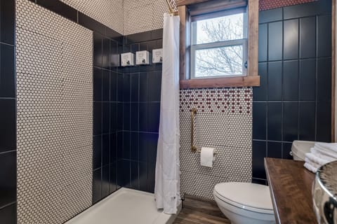 "All of the little details were very nice, including the cute 'Thank You' bags!" Review – Julian H