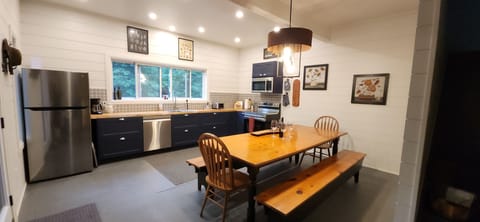 large eat-in kitchen