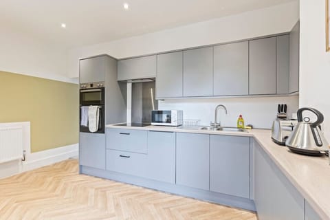 A fully equipped kitchen with everything you need to prepare a home cooked meal.