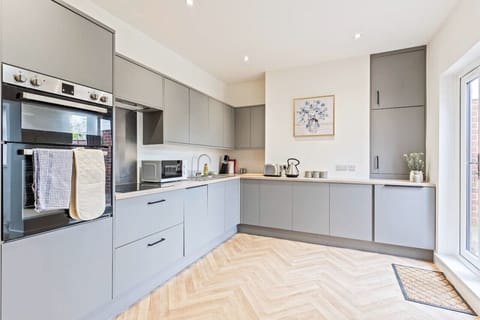 A fully equipped kitchen with everything you need to prepare a home cooked meal.