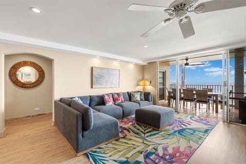 Condo, 3 Bedrooms | Living area