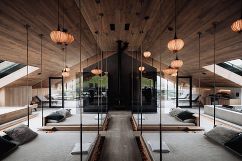 Couples treatment rooms, sauna, hot tub, steam room, body treatments