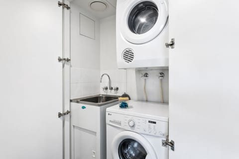 House | 1 bedroom, iron/ironing board, high-speed internet