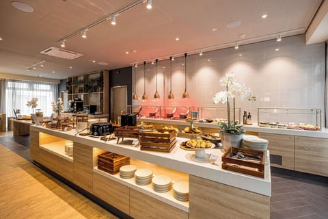 Daily buffet breakfast for a fee