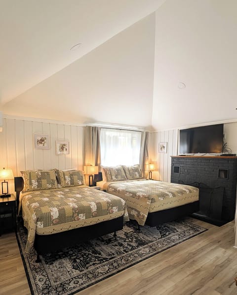 Cabin201920Bedroom_1