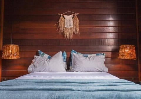 Room, Mountain View | In-room safe, free WiFi
