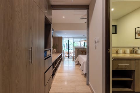Comfort Studio, 1 King Bed, Patio | Bathroom | Shower, towels, soap, shampoo