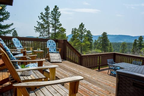 Massive double tiered deck with expansive stunning mountain views