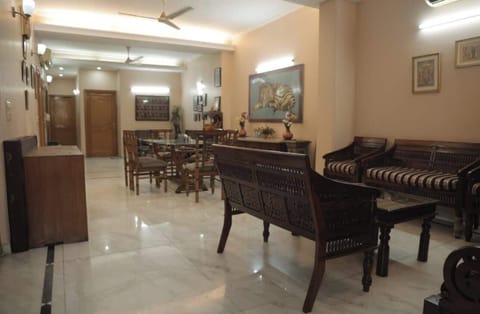 Room, 1 Bedroom, Smoking | Living area