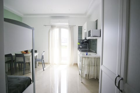 Classic Suite, Garden View | Living area | TV