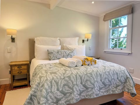 Bedroom with queen bed