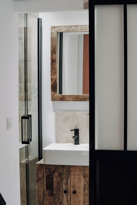 Room, Courtyard View | 1 bedroom, desk, laptop workspace, free WiFi