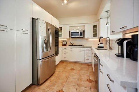 A kitchen that deserves a chef`s kiss. Stainless steel 6 burner gas stove, dual oven, fridge and freezer, microwave, dishwasher, and everything you need to cook a gourmet meal (just bring your own food).