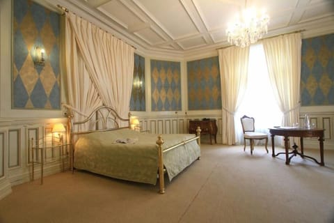 In-room safe, desk, iron/ironing board, free WiFi