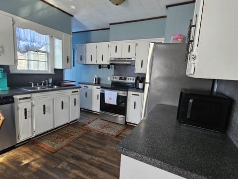 Oversized Country Kitchen