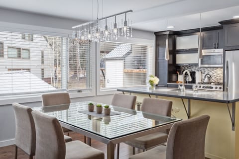 Comfortable dining area with seating for 6 guests
