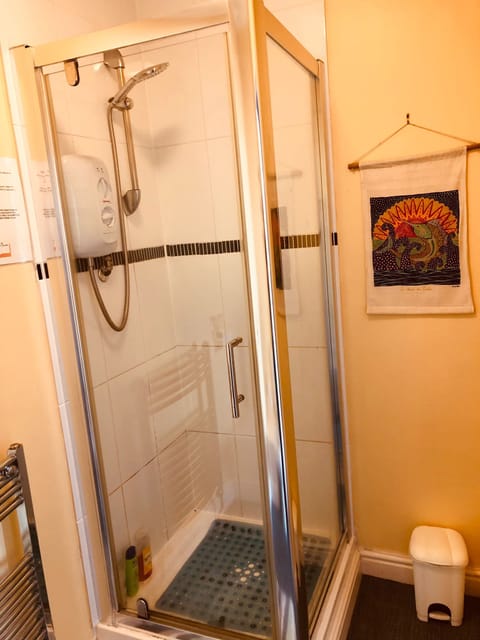 Deluxe Double Room, Multiple Beds, Non Smoking, Sea View | Bathroom | Free toiletries, soap, shampoo, toilet paper