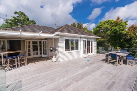 Huge sunny deck and garden