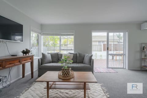 Lovely lounge with heat pump and smart tv