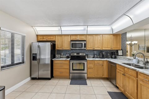 Bright & Open Kitchen perfect space for creating your home cooked meals.