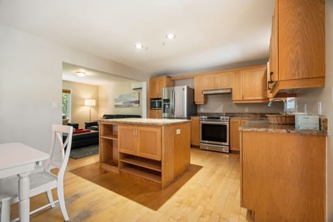 Fully equipped kitchen with updated appliances and 6-person dining table