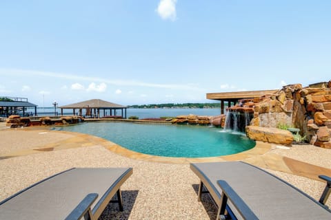 Willis Vacation Rental | 4BR | 3.5BA | 3,000 Sq Ft | Step-Free Access