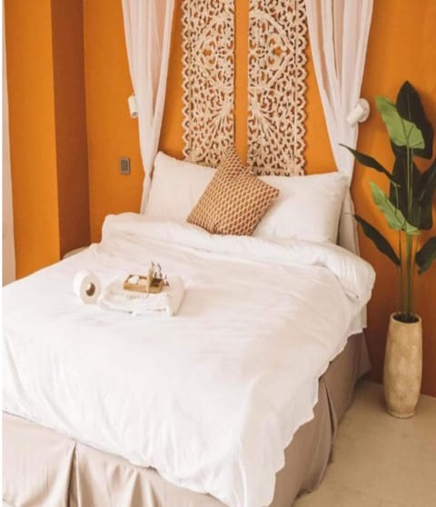 Deluxe Double Room | Desk, WiFi (free), bed sheets