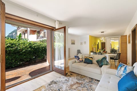 Family Apartment, 2 Bedrooms, Microwave (Il Giardino di Riva) | Living area | Flat-screen TV