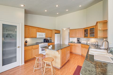 House (4 Bedrooms) | Interior