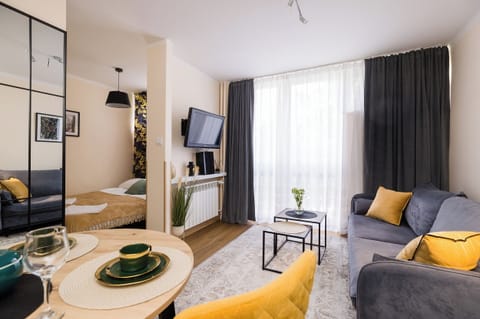 1 bedroom, individually decorated, individually furnished