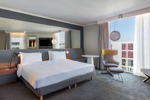 Junior Suite | Hypo-allergenic bedding, in-room safe, desk, blackout drapes