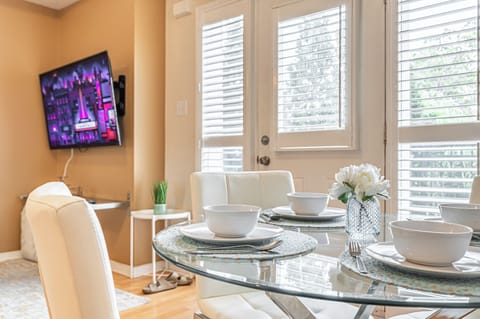 Deluxe Townhome | Living area