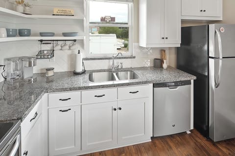 Full Kitchen with Keurig, Full Size Fridge, Oven, Range, Microwave & Cookware