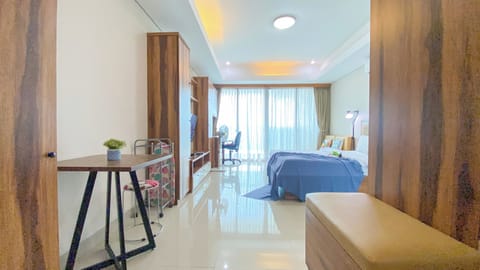 Deluxe Studio | Desk, free WiFi